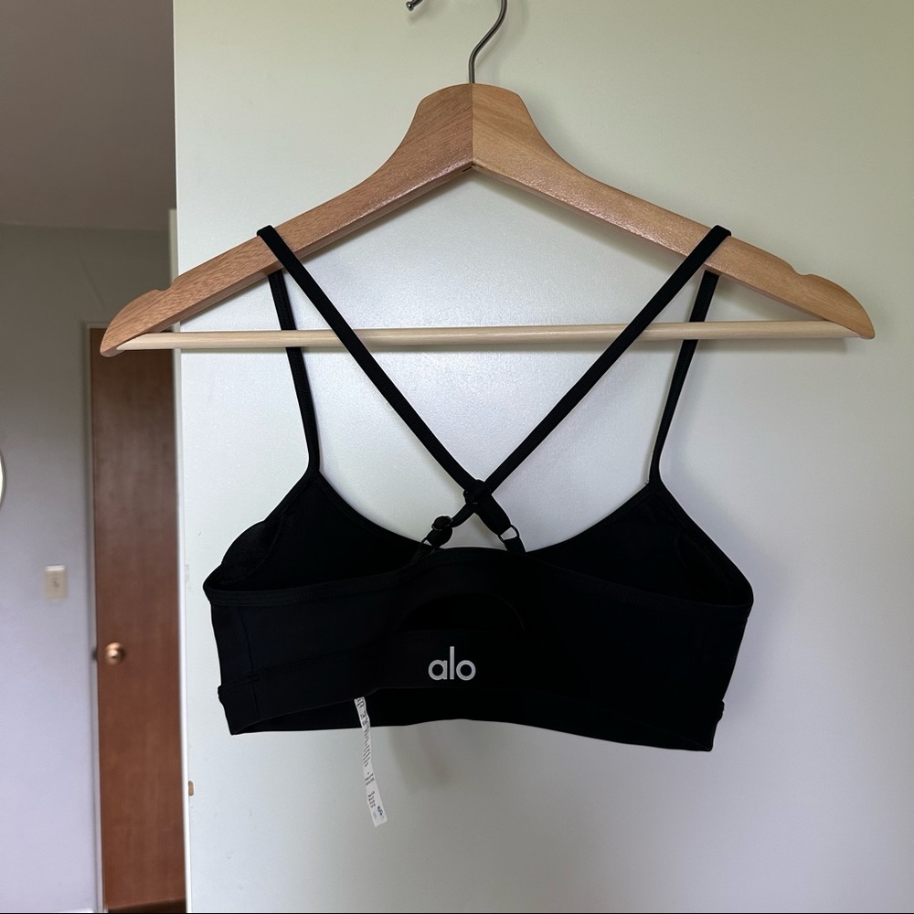 NWOT Alo Yoga black sports bra